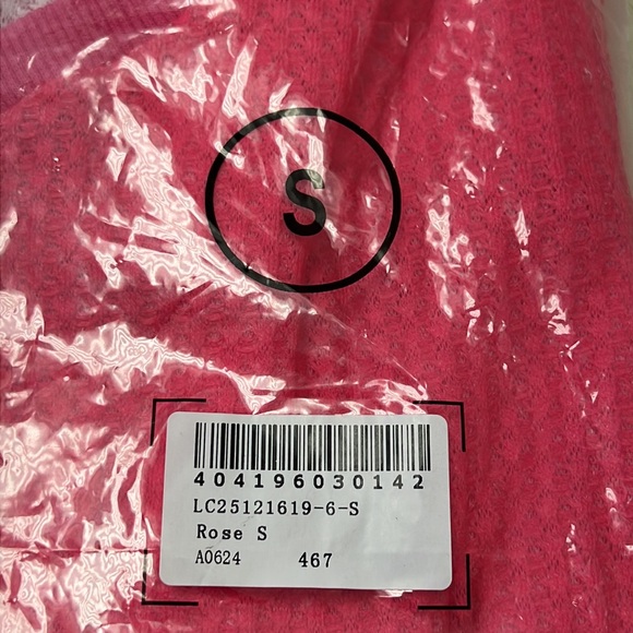 💥3/$15💥 NEW - Rose Cheetah Patchwork Short Sleeve Top - Size Small - Picture 11 of 11